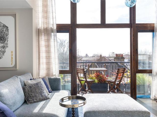 Acton Lane, London, W4 3 bed flat to rent £5,500 pcm £1,269 pw