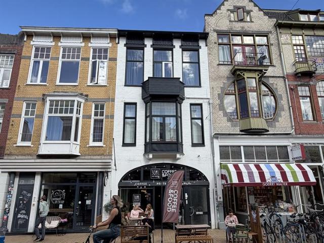 Aan de Oude Ebbingestraat 55b in Groningen komt
