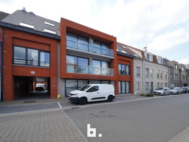 Aangenaam appartement met terras op uitstekende ligging in Veldegem