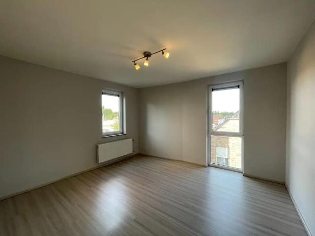 Aangenaam, lichtrijk appartement met overdekt terras en garage