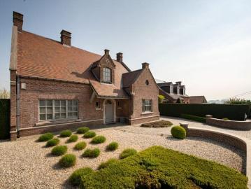 Aangename viergevel met grote garage & tuin !