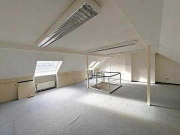 Aachen Laurensberg! Elegante Dachgeschosswohnung mit ausgebauten Spitzboden und Stellplatz
