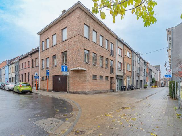AALST CENTRUM Eénslaapkamerappartement mét garage
