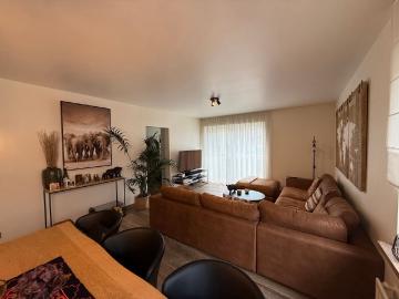 AALST Gerenoveerd gelijkvloers appartement mét garage