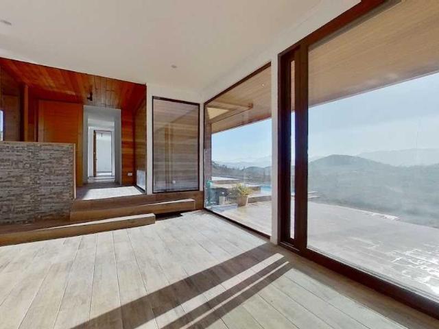 AARIENDO. Moderna casa en parcela, hermosas vistas