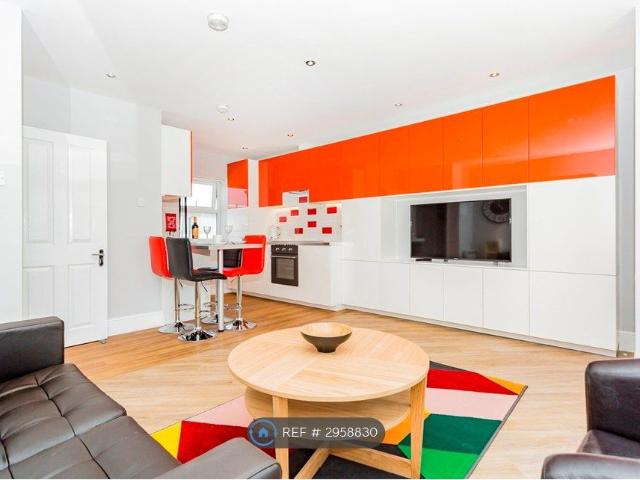 Aaron Hill Road, London E6, 2 bed flat to rent, £1,850 pcm | PrimeLocation