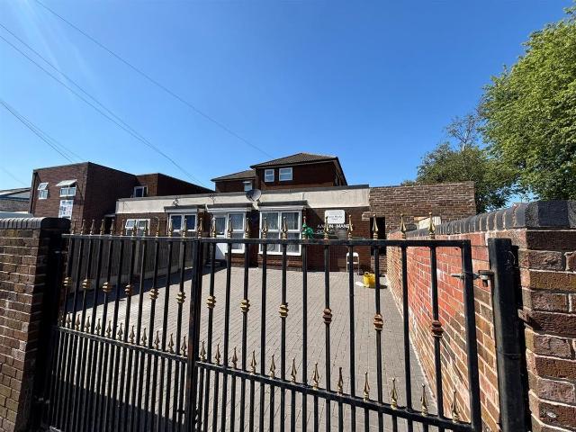 Aaron Manby Court, High Street, Princes End DY4, Studio to rent, £550 pcm | PrimeLocation