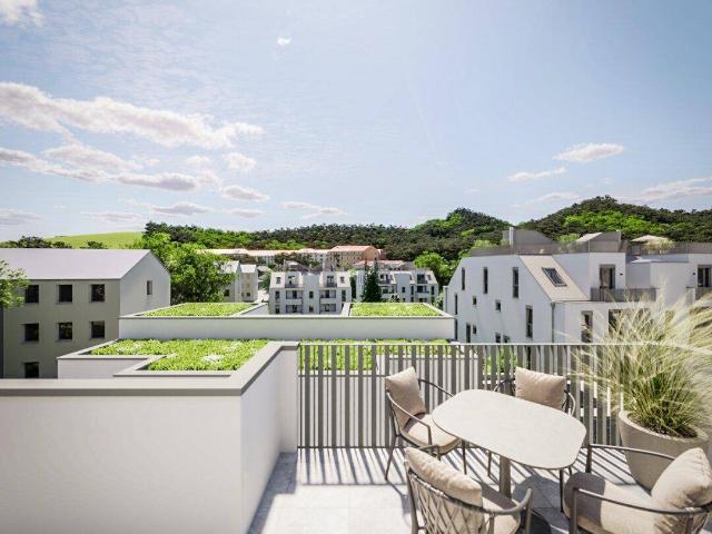 Abkühlen im hauseigenen Pool. Ihre Traumwohnung mit Terrasse oder Garten und Fernblick Nähe Maurer Wald PROVISIONSFREI !