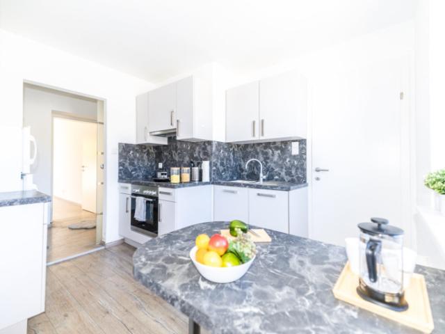 Ab sofort verfügbar i balkon i zentrale lage i modern saniert i top küche i haustiere willkommen i wg geeignet i badewanne i projekt wohnen i