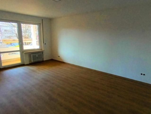 ab 01.10. renovierte 2 ZKB Wohnung mit Balkon in Trier Ehrang NUR MIT WBS