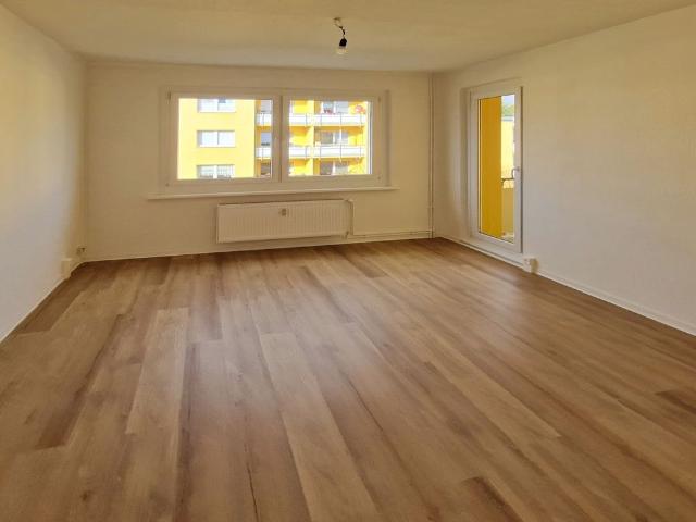Ab 01.11. frei frische 3 Zimmer Wohnung mit Balkon, Dusche und Wanne in Wassernähe!