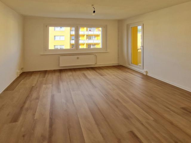 Ab 01.11. frei frische 3 Zimmer Wohnung mit Balkon, Dusche und Wanne in Wassernähe!