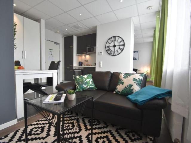 ab 02.09. freies1 Zimmer Apartment für Singles mit Ansprüchen, wohnlich eingerichtet, zentral in Niederrad