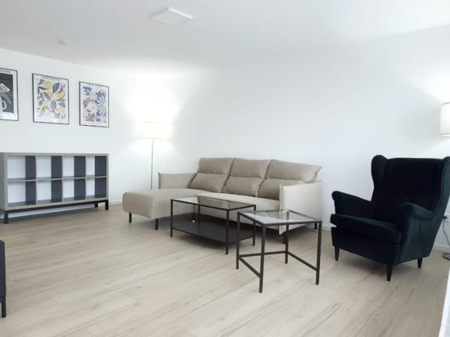 Ab 15.01.2027 schick möbliertes 2 Zimmer Apartment mit Balkon zentrale Lage von Eckenheim
