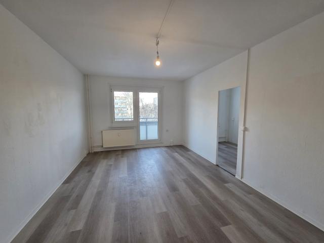 Ab 15.06. eure neue 2 Zimmer Wohnung mit Balkon in BRB zu vermieten!