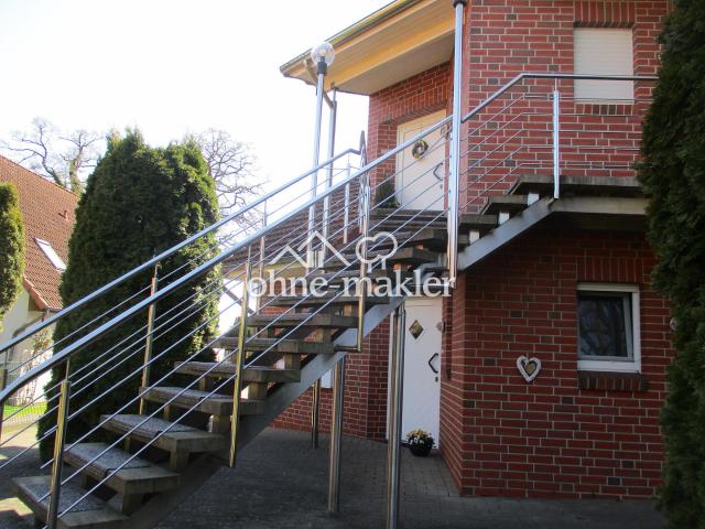 ab 15.10. | 3 Zi.Wohnung mit Wärmepumpe, Balkon, EBK, kl. Garten u. Garage in 4.Fam. Haus