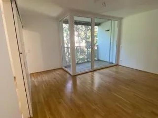 Ab 15.11 Hofseitige 1 1/2 Zimmer Single Wohnung in Ruhelage Nähe Kagraner Platz