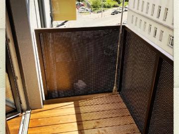 Ab 1. August ! Sehr schöne, super aufgeteilte 2 Zimmer Wohnung mit Balkon TOP 50 4.OG