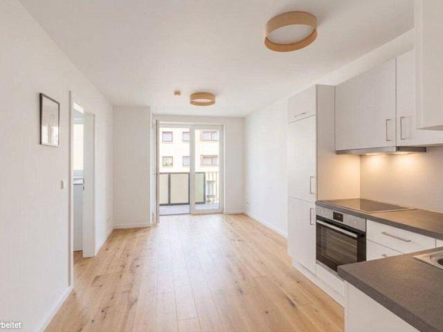 Ab 1. Dezember: Traumhafte 2 Zimmer Wohnung mit großem Balkon direkt an der U3!
