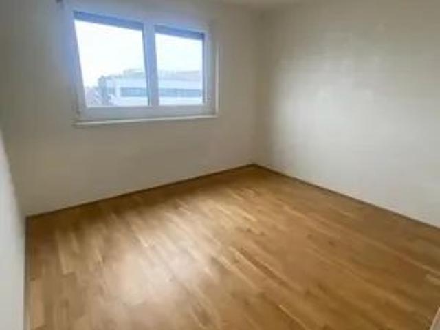 Ab 1.10. Klimatisierte 1 1/2 Zimmer Dachgeschoßwohnung mit Fernblick am Genochplatz