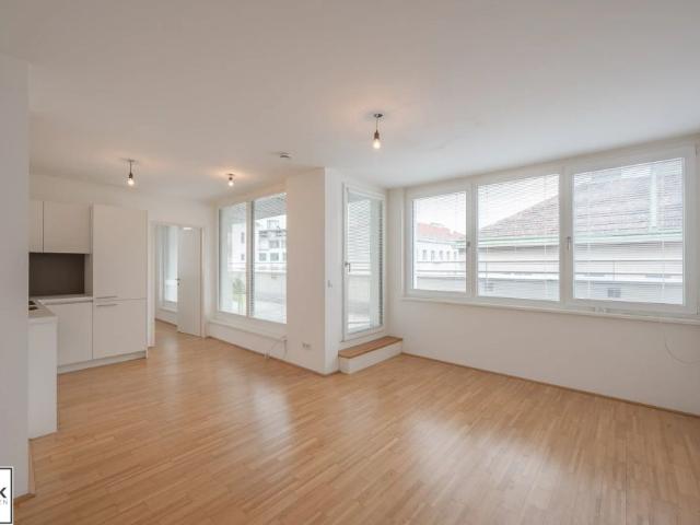 ab 1.10.26: praktisch aufgeteilte helle 2 Zimmer Dachgeschosswohnung mit Terrasse