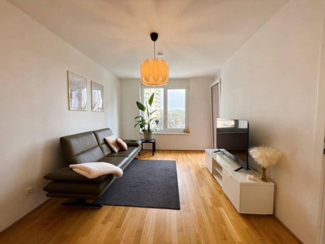Ab 1.11.: Helle 2 Zimmer Wohnung mit Loggia & toller Aufteilung