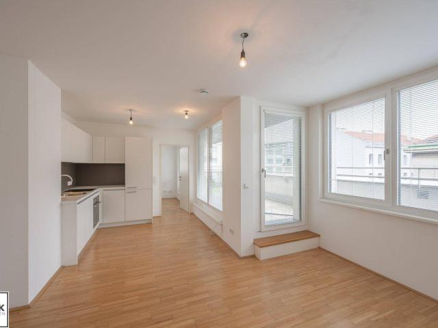 ab 1.11.26: praktisch aufgeteilte helle 2 Zimmer Dachgeschosswohnung mit Terrasse