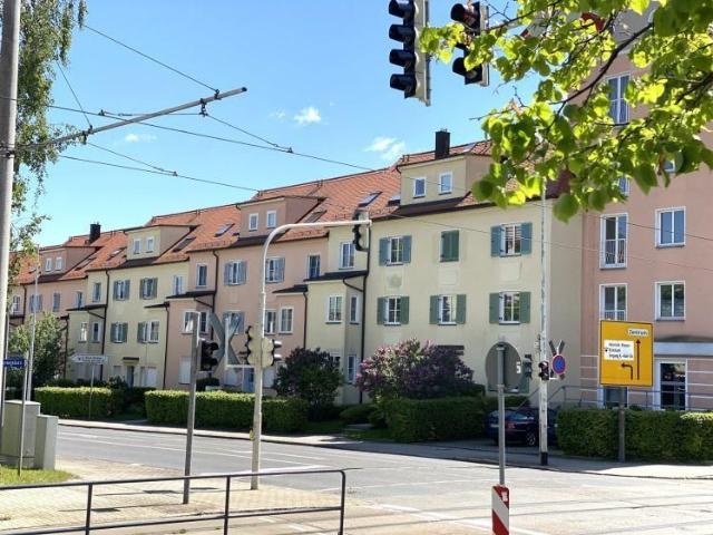 Ab 1.9.26! Helle 2 Raumwohnung mit Balkon u. EBK zur Ablöse in Marienthal nähe HBK!