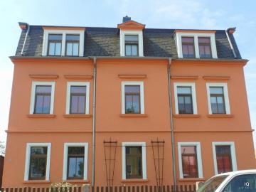 Ab August 2026: Freundliche 2 Zimmer Dachwohnung mit Laminatboden & Bad mit Dusche