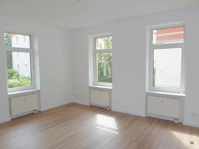 Ab August 2026: Hübsche, kleine 3 Zimmer Wohnung mit Laminatboden, separater Küche & Badewanne