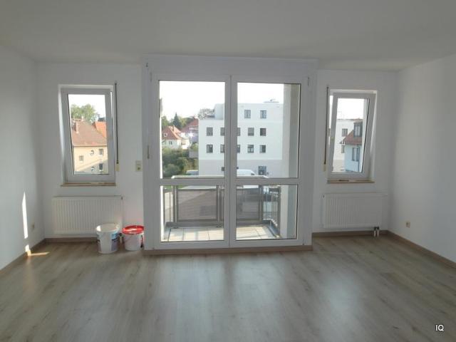 Ab August 2026: Kleine 1 Zimmer Singlewohnung mit Südbalkon, offener Küche & Bad mit Dusche