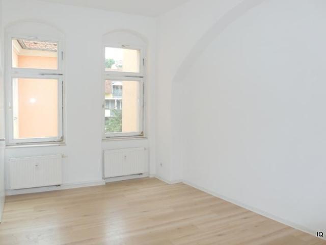 Ab August 2026: Kleine 2 Zimmer Wohnung mit Laminatboden, separater Küche und Badewanne