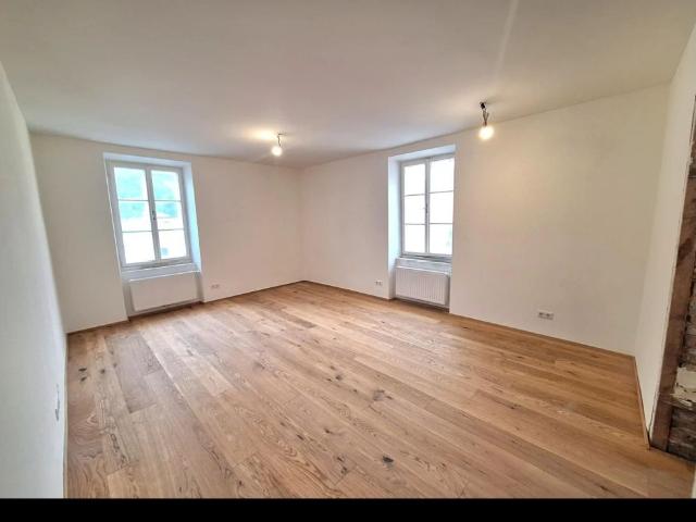 AB AUGUST * Generalsanierte 3,5 Zimmer Wohnung in der Kaigasse 20 in der Salzburger Altstadt