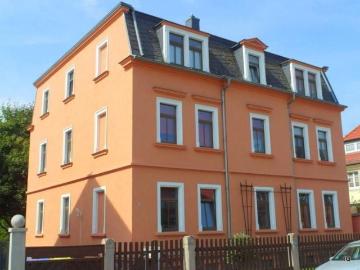 Ab Herbst 2026: Freundliche 2 Zimmer Dachwohnung mit Laminatboden & Bad mit Dusche