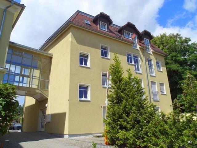 Ab Juli 2026: Gemütliche 2 Zimmer Dachwohnung mit offener Küche & Bad mit Wanne und Dusche