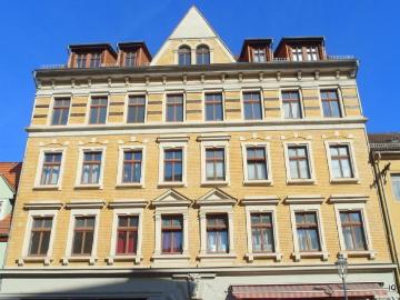 Ab Mitte August: Geräumige 2 Zimmer Wohnung mit Laminatboden Dielenoptik, Essküche und Badewanne