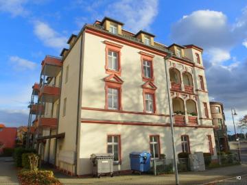 Ab Okt.: Gemütliche 3 Zimmer Wohnung mit Balkon, Einbauküche, Parkett, Badewanne & PKW Stellplatz