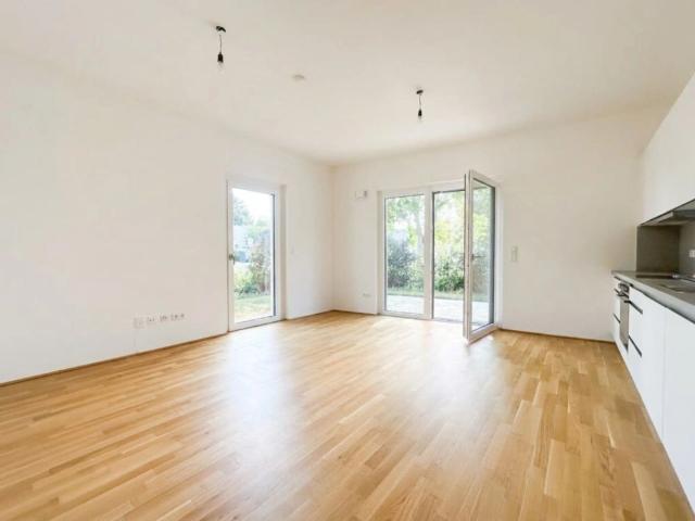 AB SEPTEMBER: HIRSCHFELD – Neuwertige 4 Zimmer Gartenwohnung mit Terrasse