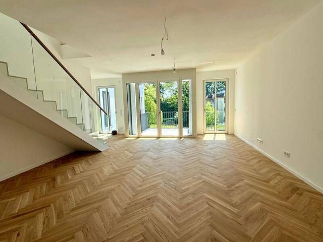 ab sofort! 3 4 Zimmer Maisonettewohnung mit Dachterrasse und Balkon, 2 Bäder, Fahrstuhl& Tiefgarage