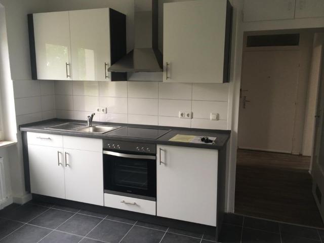 Ab sofort: 3 Zimmerwohnung mit EBK und Balkon im 2. OG