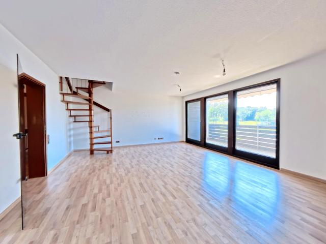 Ab sofort 3 Zimmer Maisonette mit Balkon, Fußbodenheizung & 2 Bädern