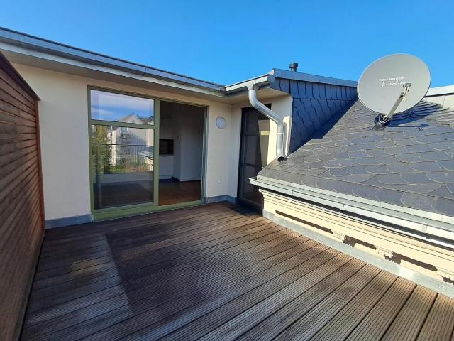 ab sofort: 4 Zimmerwohnung mit traumhafter Dachterrasse und EBK WE10
