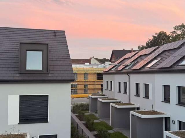 Ab sofort: 5 Zimmer Reihenhaus mit Garten, Einbauküche und Stellplatz in Gehrden