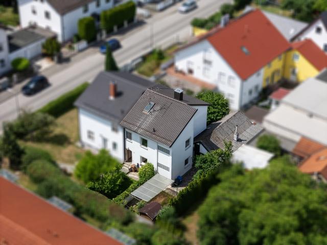 Ab sofort bezugsfrei | sanierungsbedürftige 90m² Doppelhaushälfte in WEG Teilung | begehrte Lage