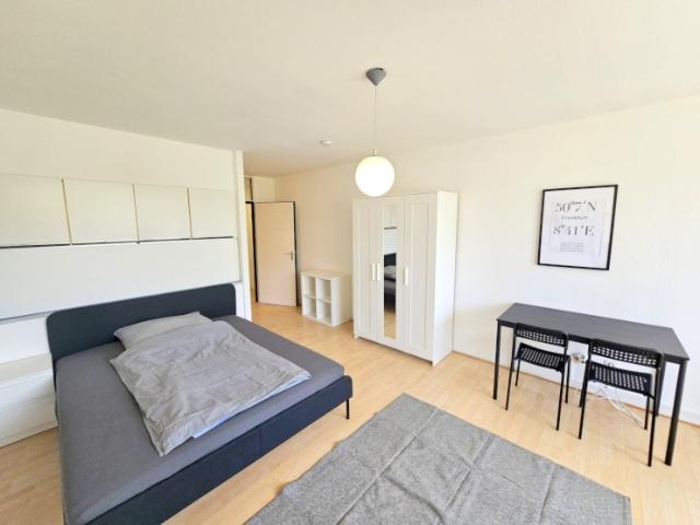 Ab Sofort! Gemütlich + Möbliert ! 1 Zimmer Apartment mit Balkon + Einbauküche ruhig in FFM Nied