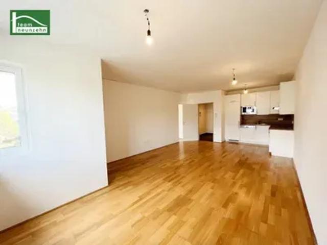 Ab sofort: Großzügige 4 Zimmer Wohnung mit weitläufiger Terrasse in Gersthof