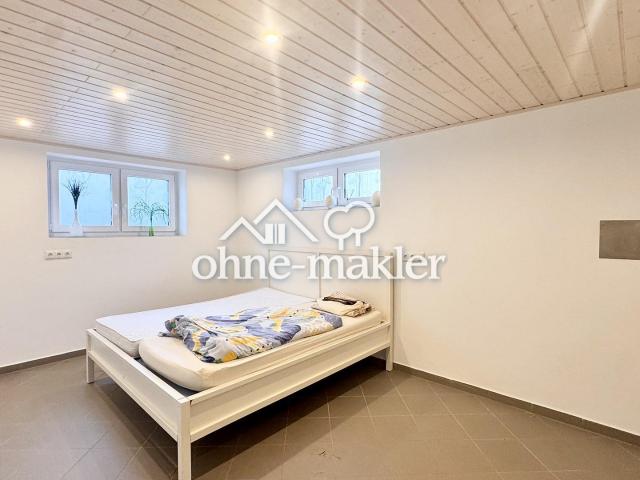 Ab sofort. Große 2 Zimmer Wohnung mit neuer Einbauküche & eigenem Eingang
