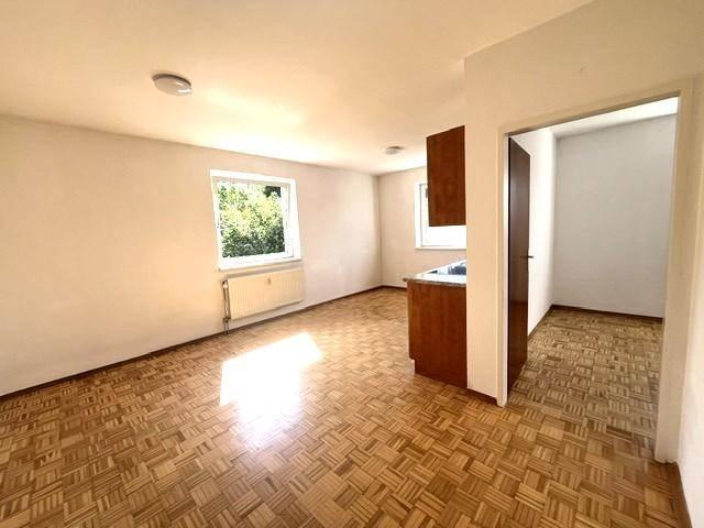Ab sofort: Neu sanierte ruhige Wohnung! Haustiere erlaubt!