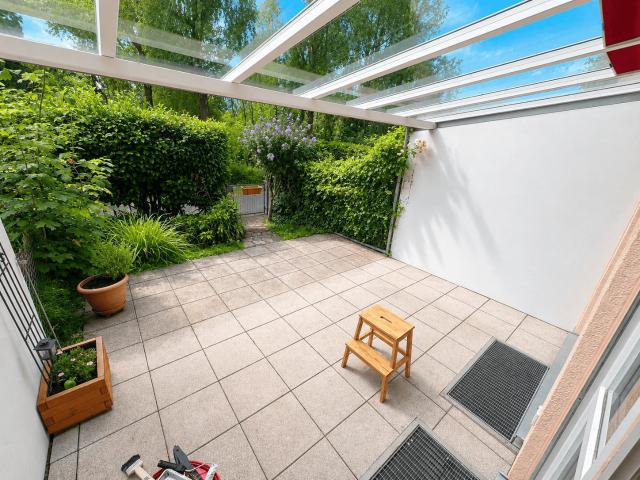 Ab sofort Wohnen wie im eigenen Haus – Großzügige Maisonette mit Terrassen & Tiefgaragenzugang