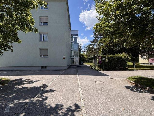Ab sofort verfügbar – großzügige 2 Zimmer Wohnung in Linz/Kleinmünchen mit Loggia und Parkplatz! ACHTUNG MIETVERTRAG WIRD AUF 10 JAHRE BEFRISTET ABGESCHLOSSEN!
